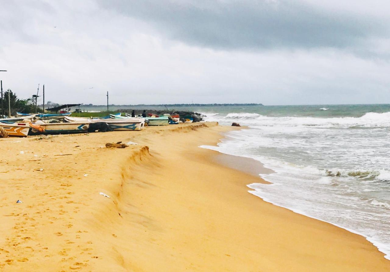 Sea Beach Resort Negombo Exterior photo