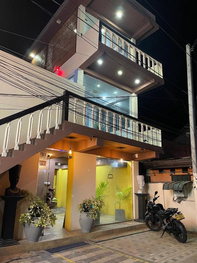 Sea Beach Resort Negombo Exterior photo
